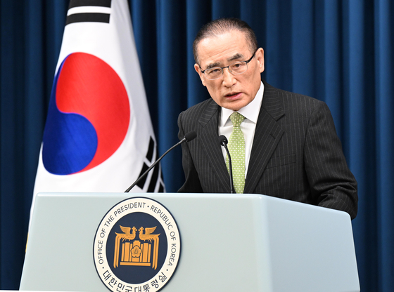 National Security Adviser Wi Sung-lac briefs reporters on President Lee Jae-myung's attendance at the Group of 7 summit at the presidential office in central Seoul on June 15. [JOINT PRESS CORPS]