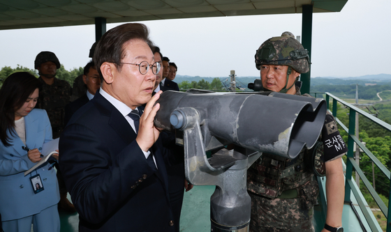 President Lee Jae-myung looks across the border at North Korea at an observation deck in Yeoncheon, Gyeonggi, on June 13. [YONHAP] 