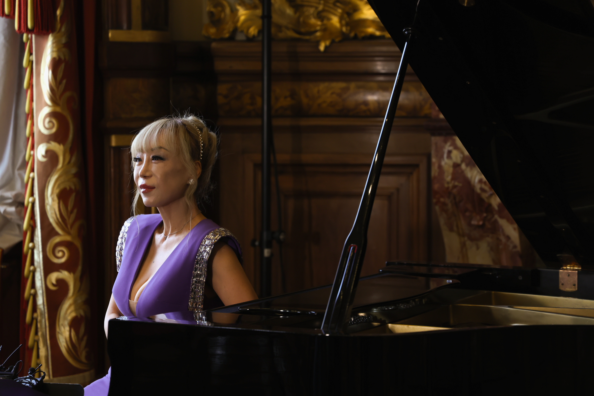 Soprano Sumi Jo speaks to press on the day she received France's Commandeur of the Order of Arts and Letters during an awards ceremony at the Opera-Comique in Paris on May 26. [YONHAP]