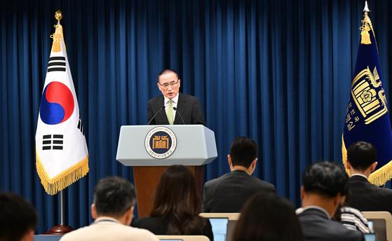 National Security Adviser Wi Sung-lac speaks during a press briefing at the presidential office in Yongsan, central Seoul, on June 15. [JOINT PRESS CORPS]