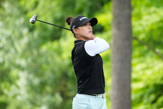 Amy Yang of Korea tees off on the 16th hole during the first round of the Meijer LPGA Classic for Simply Give at Blythefield Country Club in Belmont, Michigan, on June 12. [GETTY IMAGES]