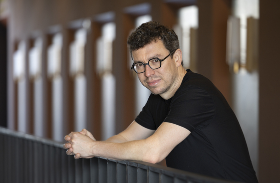 Duolingo founder Luis von Ahn poses for a photo during an interview with the JoongAng Ilbo, an affiliate of the Korea JoongAng Daily, at Episode Yongsan in Yongsan District, central Seoul, on April 11. [LIM HYUN-DONG]