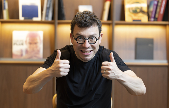 Duolingo founder Luis von Ahn poses for a photo during an interview with the JoongAng Ilbo, an affiliate of the Korea JoongAng Daily, at Episode Yongsan in Yongsan District, central Seoul, on April 11. [LIM HYUN-DONG]