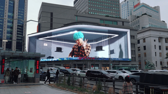 A video of singer G-Dragon plays hourly on the digital billboard installed outside the Shinsegae Square Myeong-dong branch in central Seoul. [SHINSEGAE]