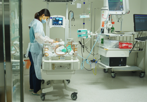 A nurse looks after a prematurely born baby at a neonatal intensive care unit at Chungnam National University Sejong Hospital [CHUNGNAM NATIONAL UNIVERSITY SEJONG HOSPITAL]