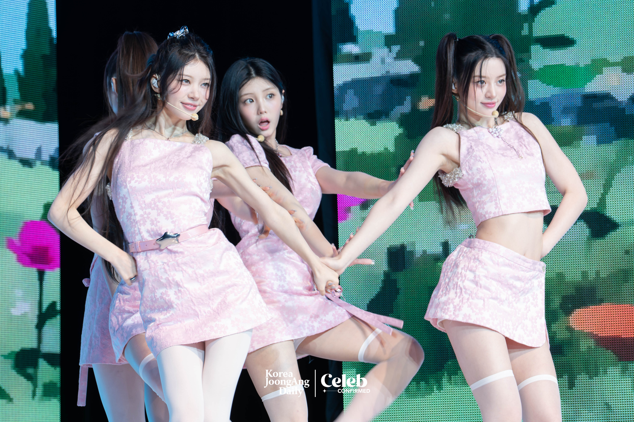  Billyeoon Goyangi (Do the Dance)Girl group ILLIT performs lead track “Billyeoon Goyangi (Do the Dance)” during a showcase for the release of its 3rd EP, “bomb,” at Yes24 Live Hall in eastern Seoul on June 16. [DANIELA GONZALEZ PEREZ]