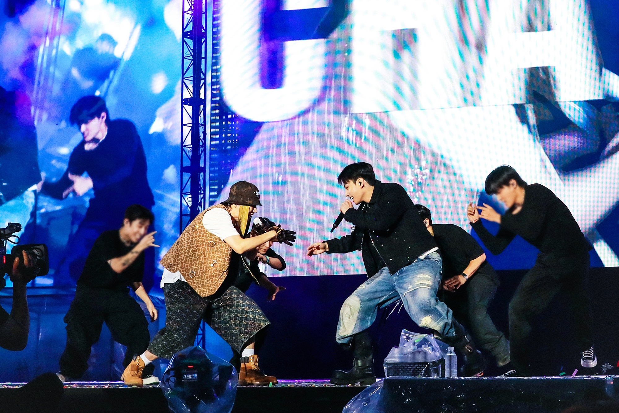 BTS member Jungkook, right, made a special appearance onstage during J-Hope’s solo concert in Goyang, Gyeonggi, on June 13. [BIGHIT MUSIC]