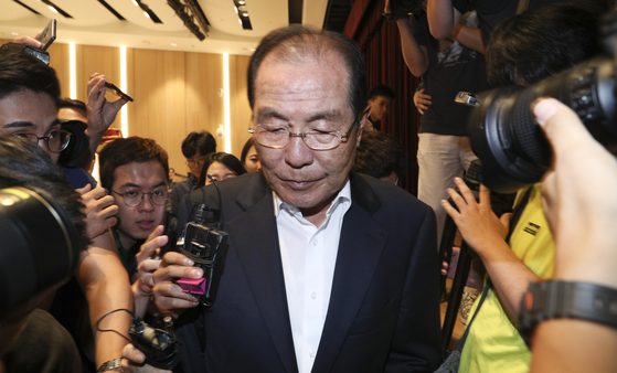 Yoon Dong-han, chairman of Kolmar Holdings and founder of Kolmar Korea, is seen at a press conference on Aug. 11, 2024. [JOONGANG ILBO]