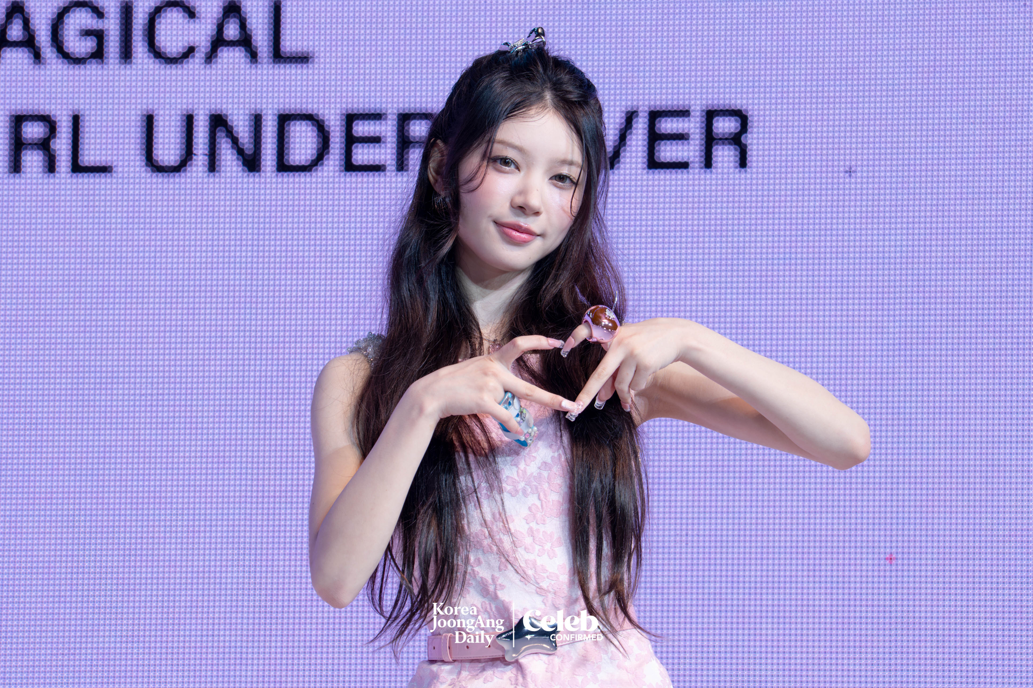 ILLIT’s Moka poses for photos during a showcase for the release of the EP, “bomb,” at Yes24 Live Hall in eastern Seoul on June 16. [DANIELA GONZALEZ PEREZ]