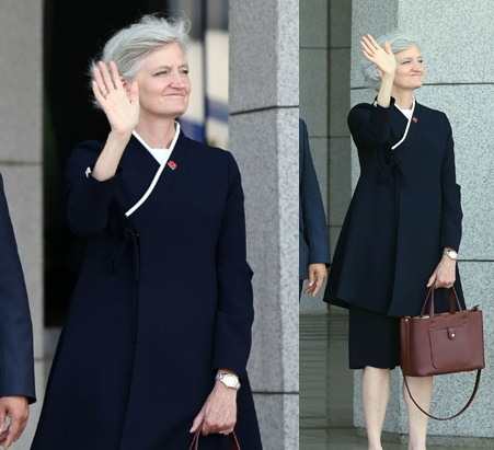 Canadian Ambassador to Korea Tamara Mawhinney waves as President Lee Jae Myung leaves for the G7 summit in Calgary, Canada at Seoul Air Base in Seongnam, Gyeonggi on June 16. [YONHAP/NEWS1]