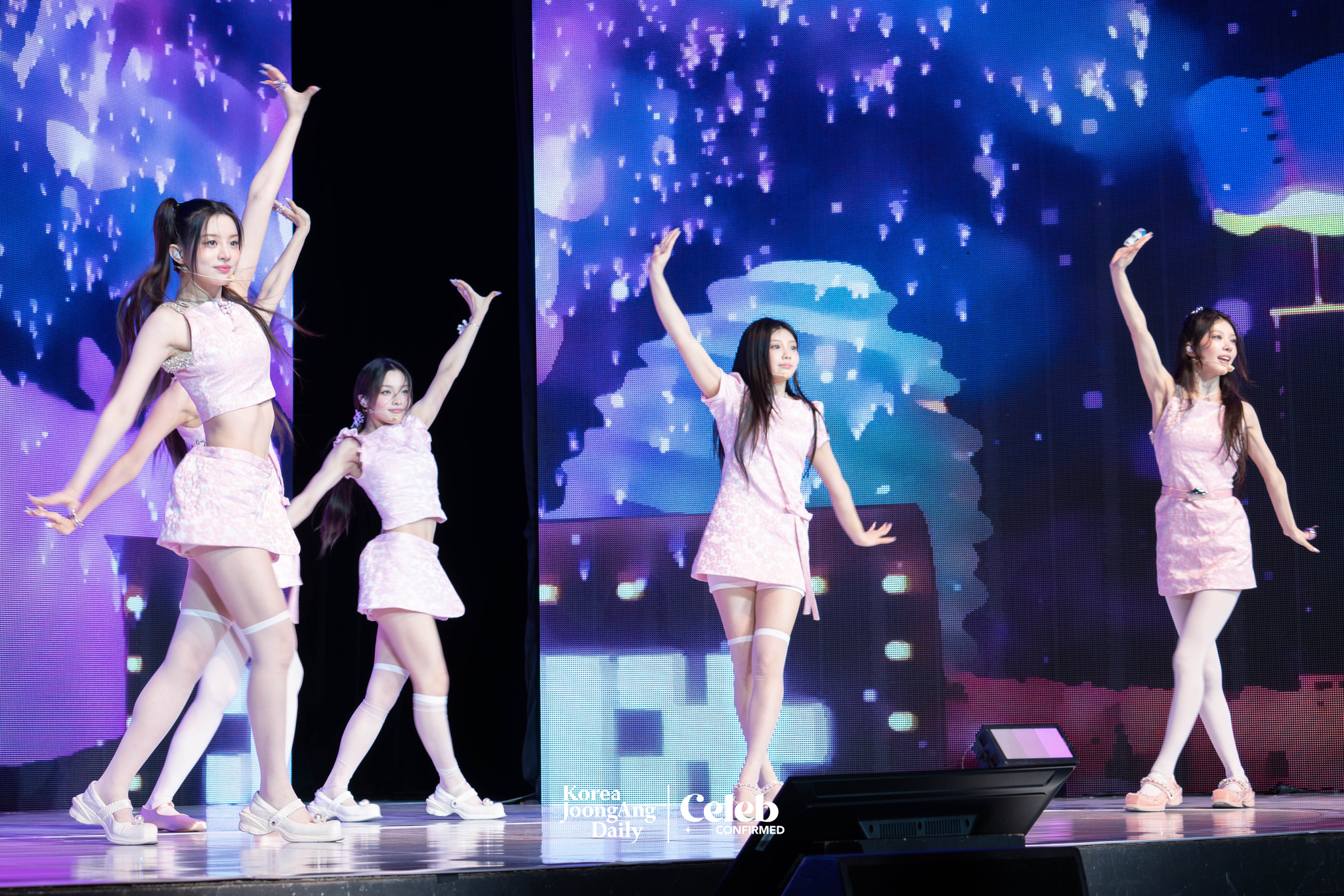 Girl group ILLIT performs lead track “Billyeoon Goyangi (Do the Dance)” during a showcase for the release of its 3rd EP, “bomb,” at Yes24 Live Hall in eastern Seoul on June 16. [DANIELA GONZALEZ PEREZ]