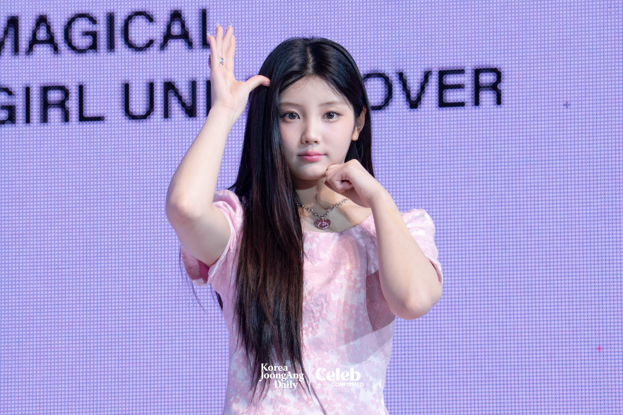 ILLIT’s Wonhee poses for photos during a showcase for the release of the EP, “bomb,” at Yes24 Live Hall in eastern Seoul on June 16. [DANIELA GONZALEZ PEREZ]