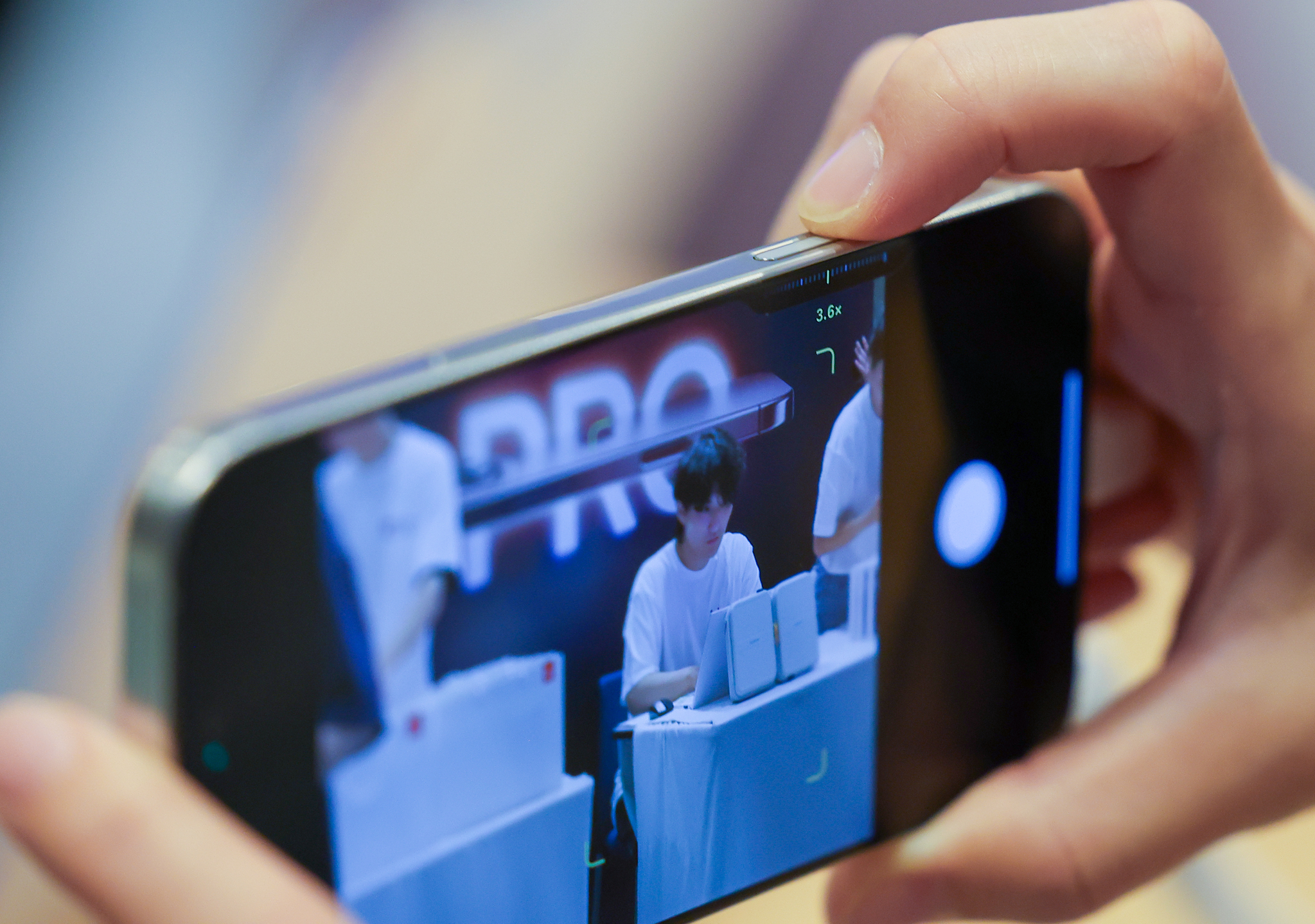A person tests the camera of the iPhone 16 Pro on the day of the phone's launch in Korea on Sept. 20, 2024, in Gangnam District, southern Seoul. [YONHAP] 