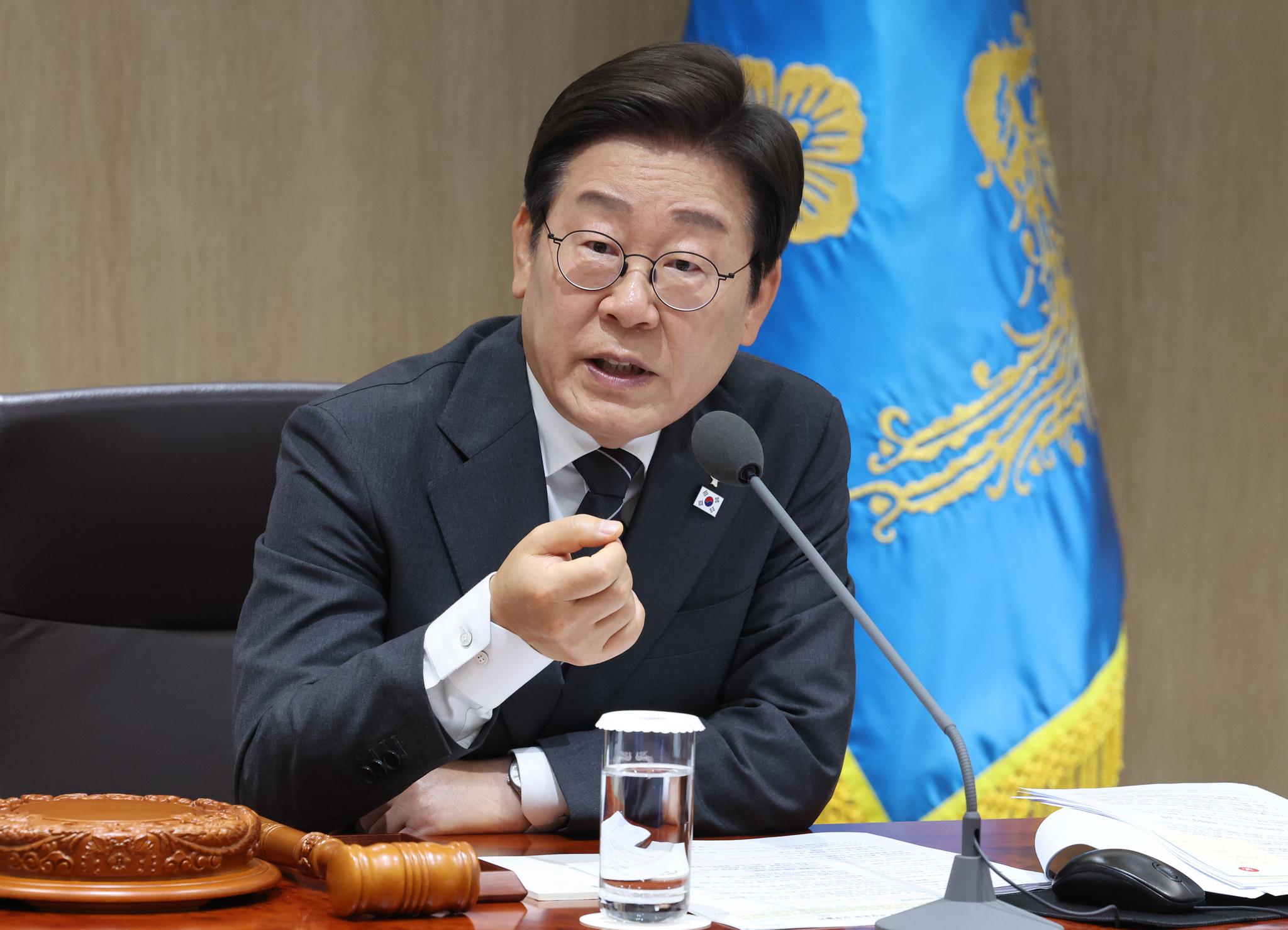 President Lee Jae Myung speaks during a Cabinet meeting on June 19 at the presidential office in Yongsan District, central Seoul. [JOINT PRESS CORPS]