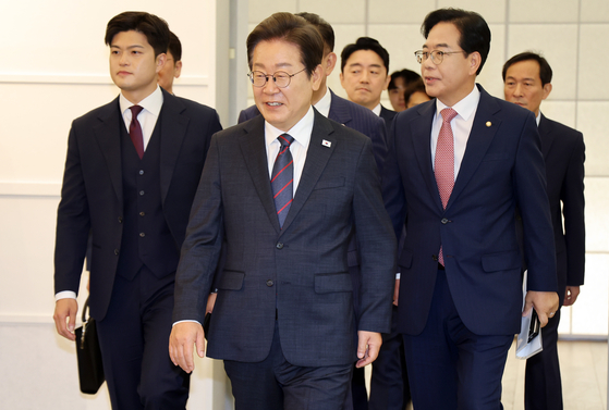 President Lee Jae Myung walks into the luncheon with bipartisan leaders at his official residence in Hannam-dong, central Seoul, on June 22. [JOINT PRESS CORPS] 