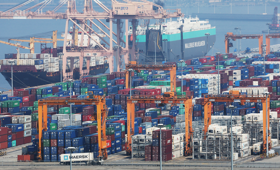 Shipping containers are stacked at Pyeongtaek Port in Gyeonggi on June 1. [YONHAP]