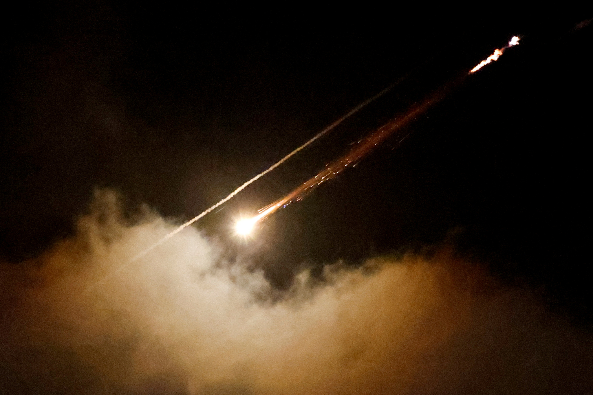 A missile launched from Iran towards Israel is seen from Ramallah, Israeli-occupied West Bank, June 16, 2025. REUTERS/Mohamad Torokman   TPX IMAGES OF THE DAY