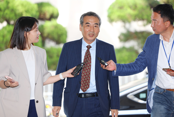 Special Prosecutor Min Joong-ki speaks to reporters while heading into the temporary offices of the special prosecution team investigating former first lady Kim Keon Hee in Seocho District, southern Seoul on June 23. [YONHAP] 