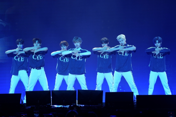 Boy band Close Your Eyes [UNCORE]