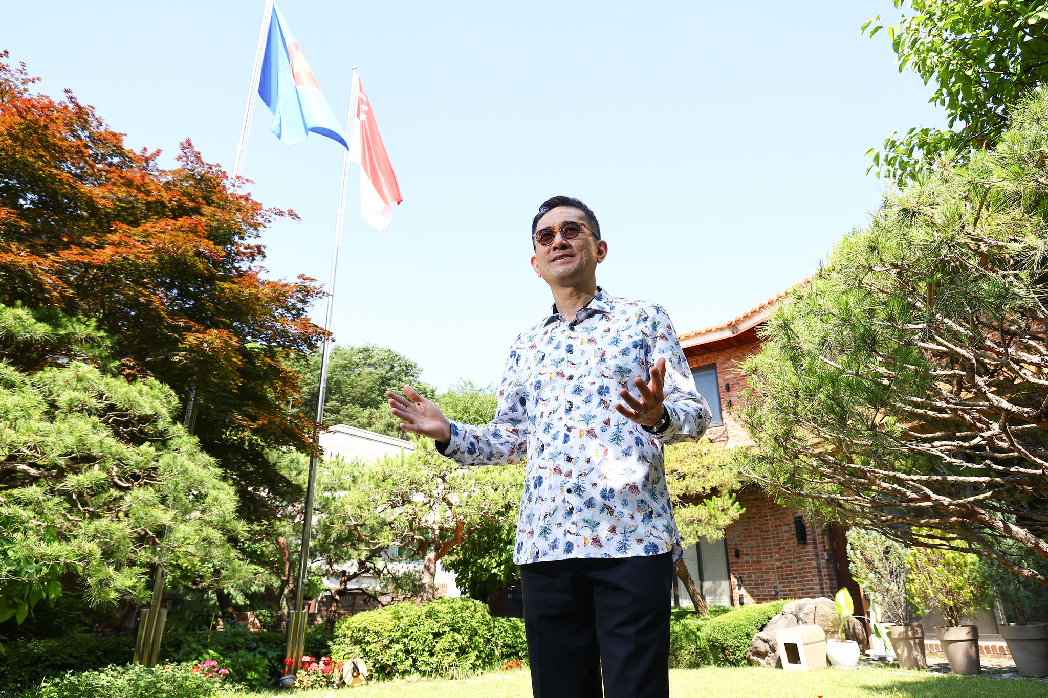 Singaporean Ambassador to Korea Eric Teo speaks during an interview with the JoongAng Ilbo at his residence in Seongbuk District, central Seoul, on June 11. [KIM JONG-HO]