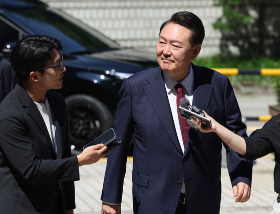 Former President Yoon Suk Yeol appears at the Seoul Central District Court in Seocho District, southern Seoul on June 23. [YONHAP]