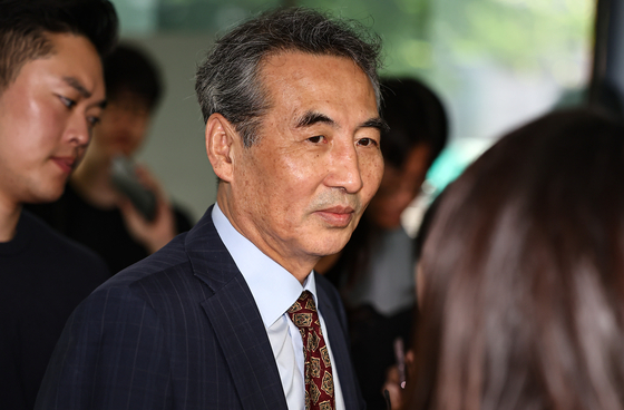 Special Prosecutor Min Joong-ki speaks to reporters while heading into the temporary offices of the special prosecution team investigating former first lady Kim Keon Hee in Seocho District, southern Seoul, on June 23. [NEWS1] 