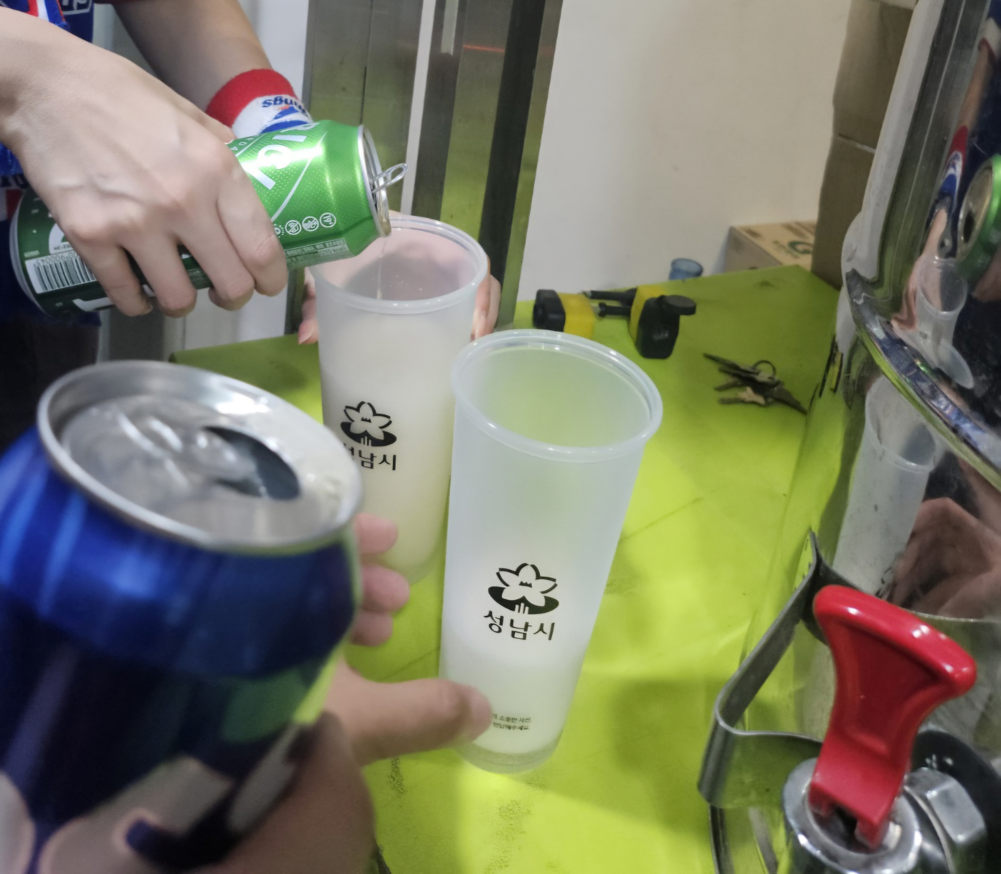 Reusable cups and containers used at the Tancheon Stadium in Seongnam, Gyeonggi [SEONGNAM CITY]
