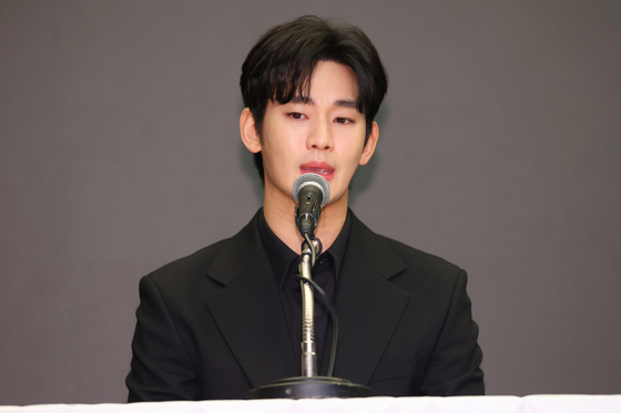 Actor Kim Soo-hyun during a press conference held on March 31 in western Seoul [YONHAP]