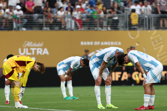 Ulsan HD's players react after conceding a third Fluminense fourth goal during the FIFA Club World Cup 2025 Group F football match between Brazil's Fluminense and Korea's Ulsan HD at MetLife Stadium in East Rutherford, New Jersey, on June 21. [AFP/YONHAP]