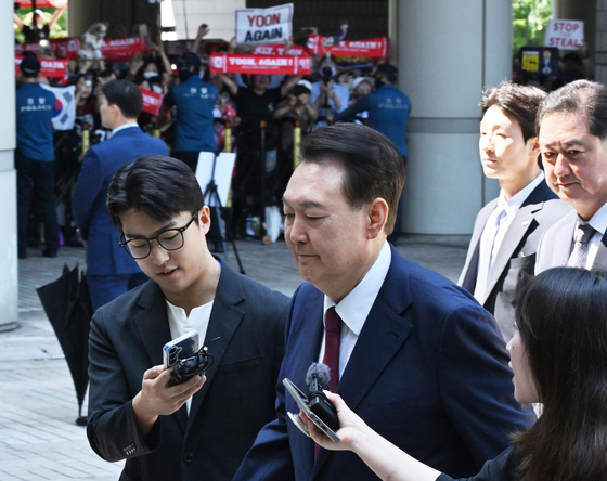 Former President Yoon Suk Yeol appears at the Seoul Central District Court in Seocho District, southern Seoul on June 23. [JOINT PRESS CORPS]