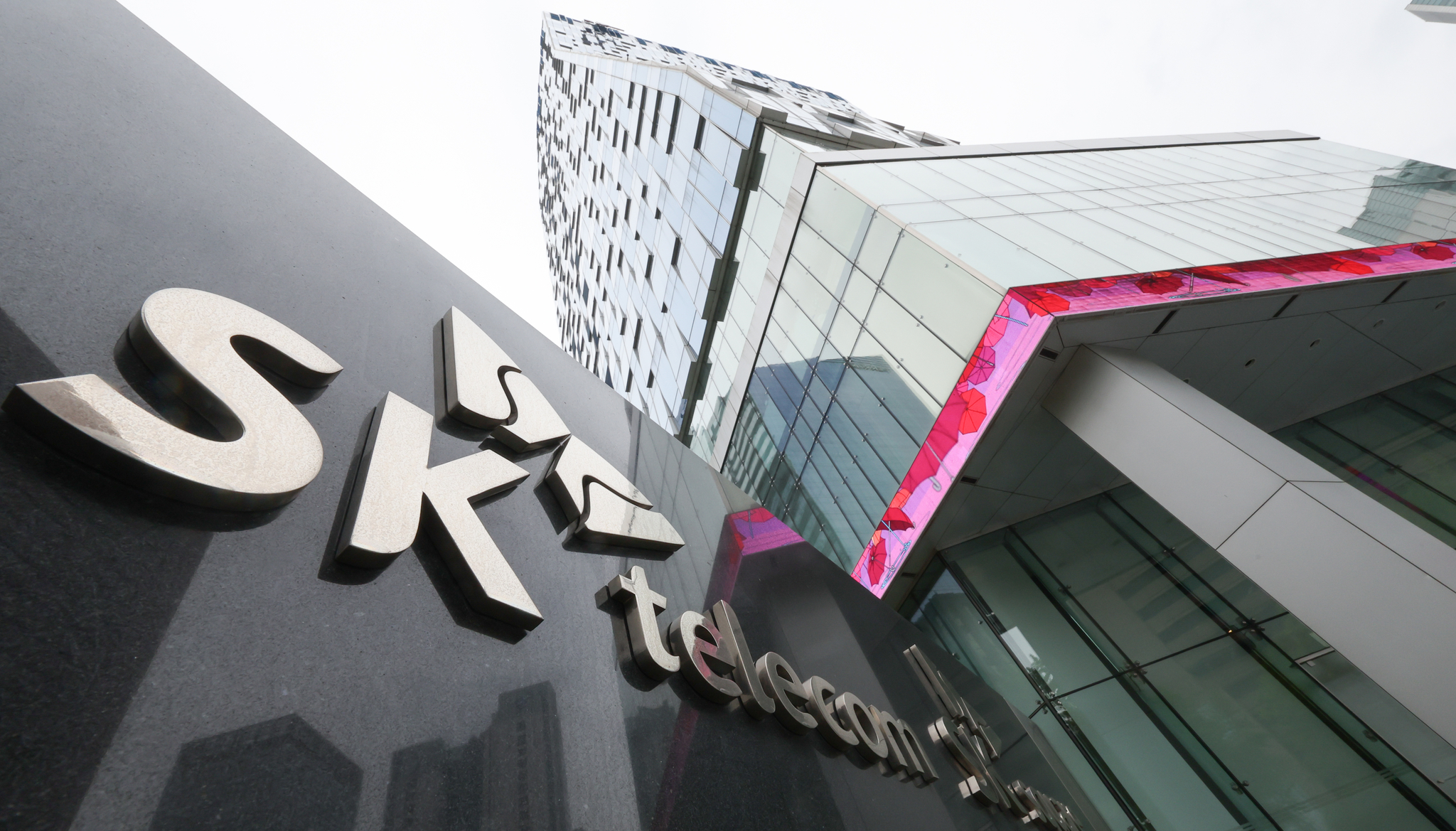 SK Telecom's headquarters in Jung District, central Seoul is seen on May 6. [NEWS1]