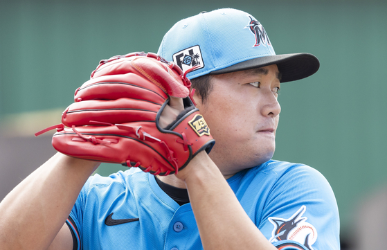 Miami Marlins pitcher Go Woo-suk throws the ball during the first full-squad spring training workouts on Feb. 17 in Jupiter, Florida, United States. [AP/YONHAP]