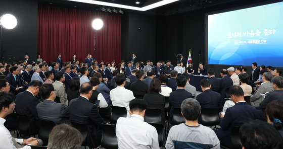 President Lee Jae Myung holds a town hall meeting with local officials and residents at the National Asian Culture Center in Gwangju on June 25. [JOINT PRESS CORPS]