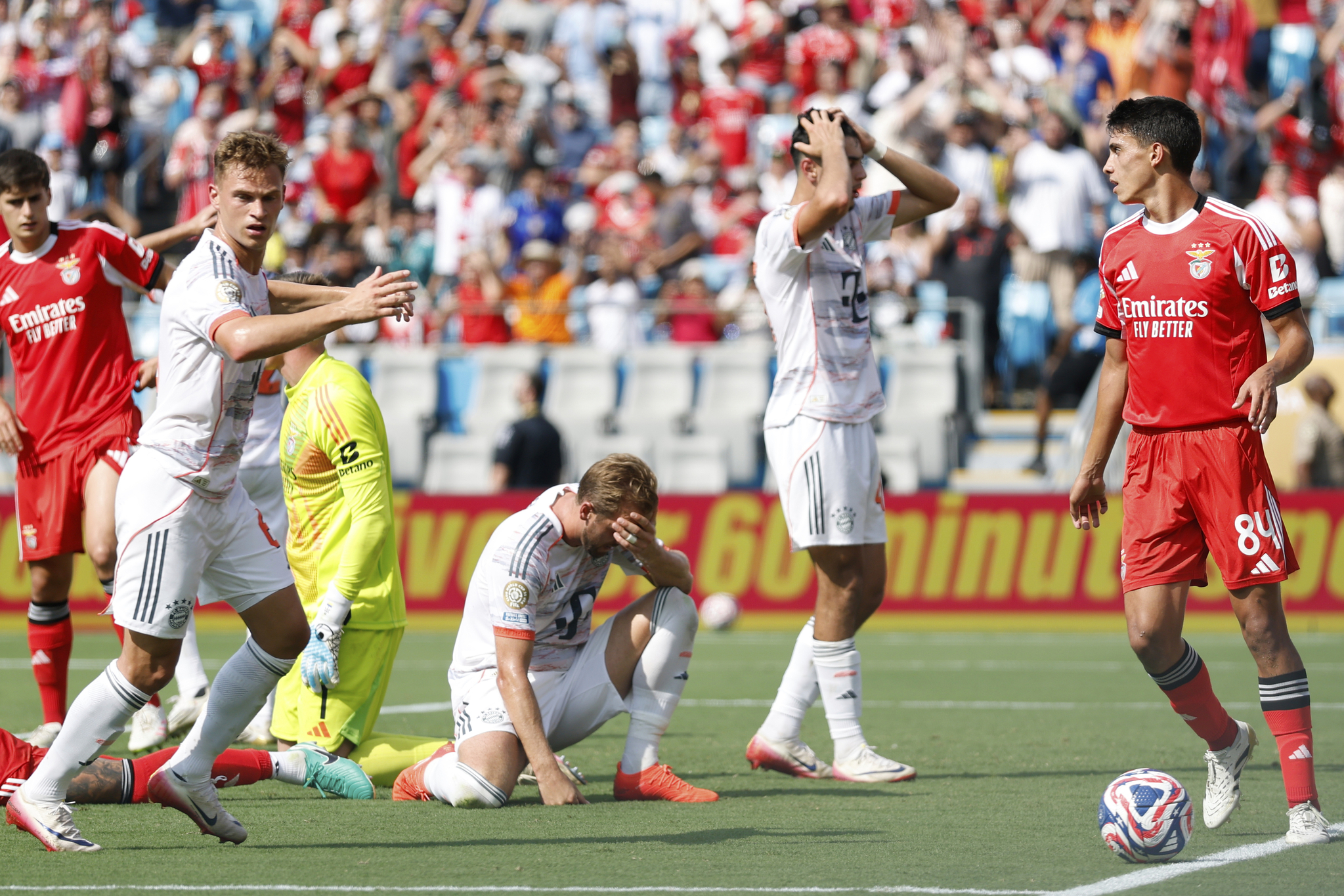 Bayern Munich forward Harry Kane, center, reacts during the FIFA Club World Cup match against Benfica in Charlotte, North Carolina, United States, on June 24. [AP/YONHAP]