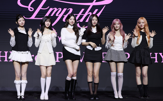 From left: IVE members Rei, Gaeul, Jang Won-young, An Yu-jin, Liz and Leeseo pose for photos during a press conference for the release of their third EP, “IVE Empathy,” at the Conrad Seoul in Yeouido, western Seoul, on June 3. [NEWS1] 