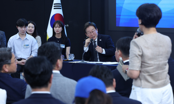 President Lee Jae Myung, center, speaks during a town hall meeting with local officials and residents at the National Asian Culture Center in Gwangju on June 25. [YONHAP]