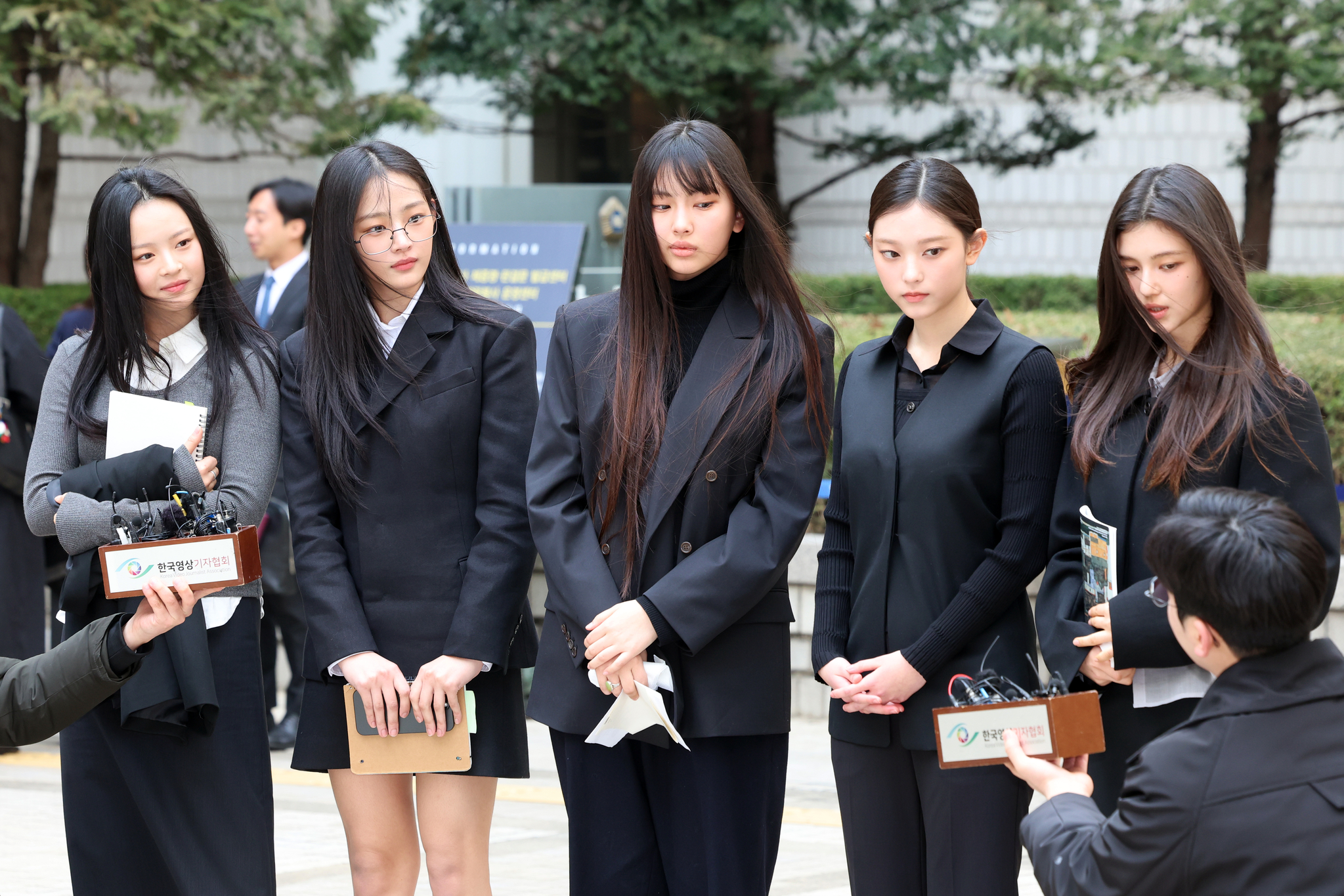 NewJeans members respond to questions from media at the Seoul Central District Court in Seocho District, southern Seoul, on March 7. [NEWS1]