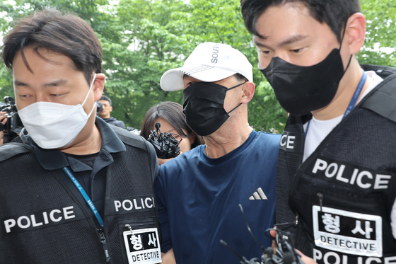 A man in his 60s, surnamed Won, accused of setting fire to a moving subway train on Seoul Metro Line No. 5, appears at the Seoul Southern District Court in Yangcheon District, western Seoul, on June 2 for a pretrial detention hearing. [NEWS1]