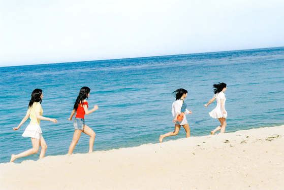 A promotional photo for girl group H1-KEY's fourth EP ″Lovestruck″ [GLG]