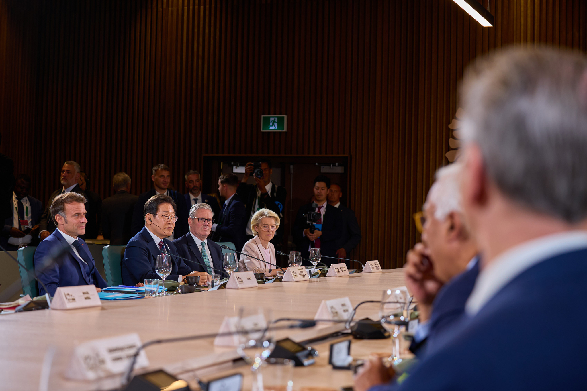 President Lee Jae Myung, second from left, attends an expanded session of the G7 summit in Kananaskis, Alberta, Canada on June 17. [PRESIDENTIAL OFFICE]