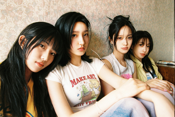 A promotional photo for girl group H1-KEY's fourth EP ″Lovestruck″ [GLG]