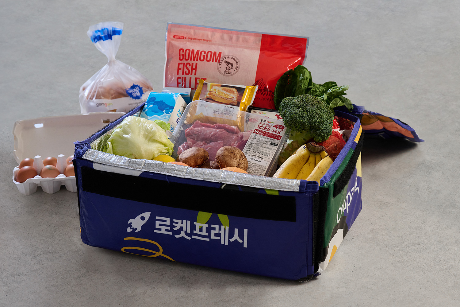 An advertisement for Coupang's Rocket Fresh delivery service [COUPANG]