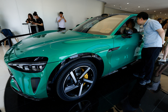 A shopper views the new electric SUV YU7 at a Xiaomi store in Beijing on May 29. [REUTERS/YONHAP]