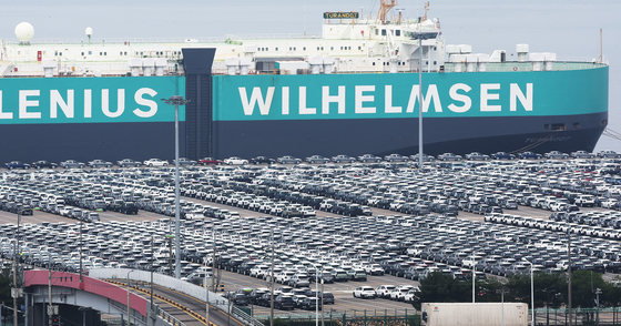 Automobiles await shipment at a port in Pyeongtaek, Gyeonggi on June 13. [YONHAP]