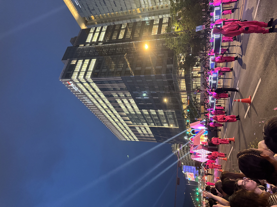 A parade to celebrate the grand finale of Netflix's global hit series ″Squid Game″ (2021-) was held in central Seoul on June 28. The image features the show's iconic Pink Guards. [KIM JI-YE]