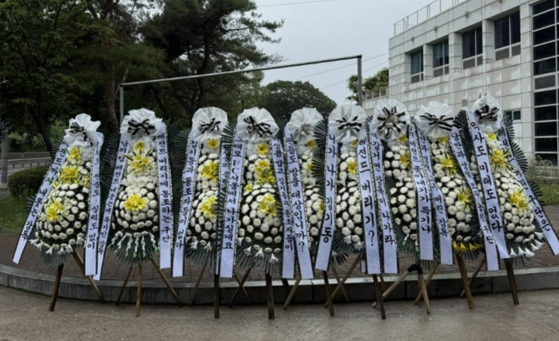 Fans of Ki Sung-yueng sent funeral wreaths to FC Seoul's training center in protest of the footballer's transfer [FC SEOUL WEBSITE] 
