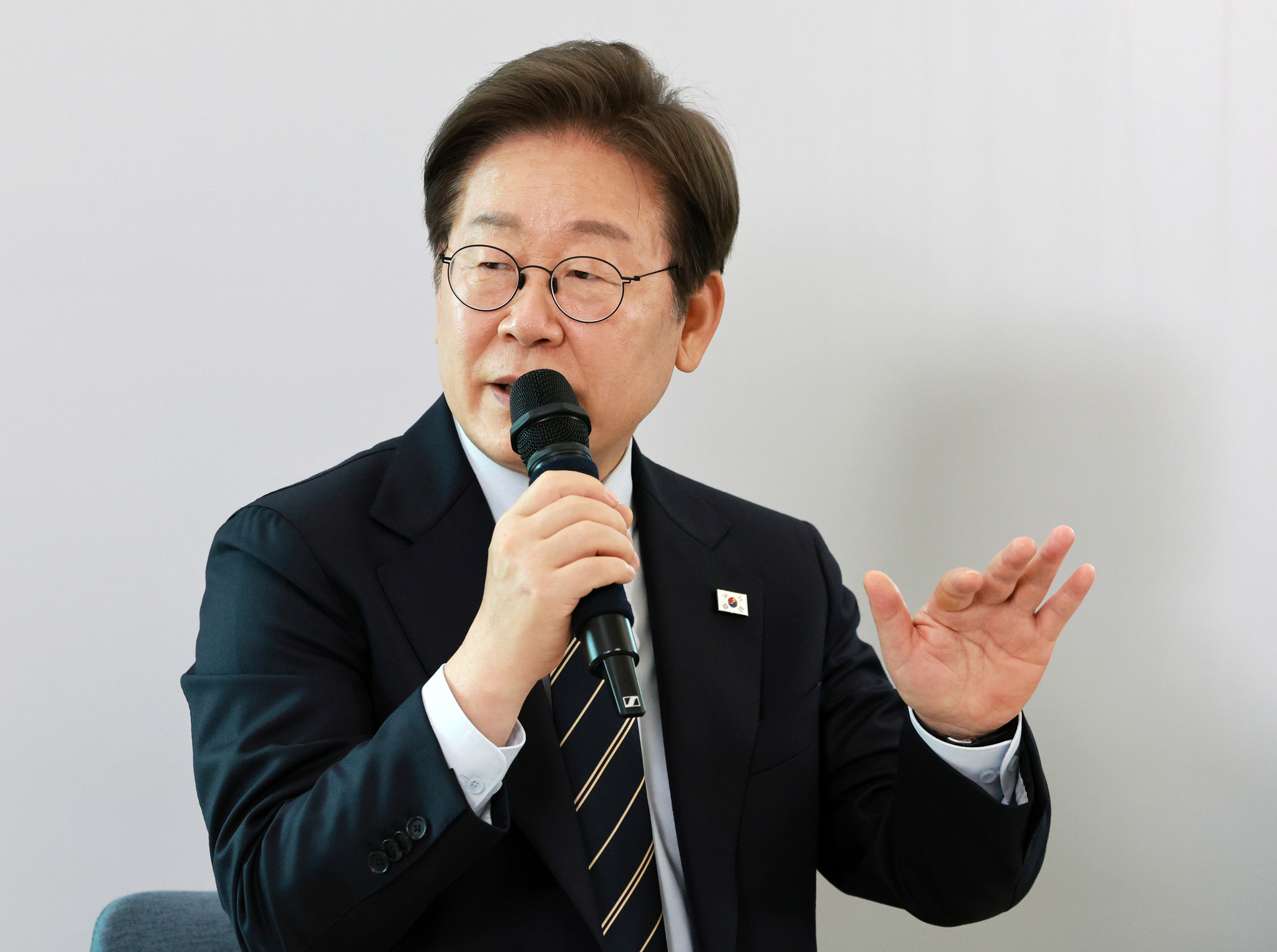 President Lee Jae Myung speaks during a meeting with cultural and artistic award recipients at the presidential office in Yongsan District, central Seoul, on June 30. [YONHAP]