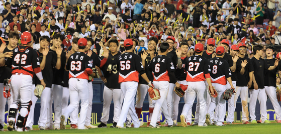 Kia Tigers players celebrate their 12-2 win over the LG Twins in a Korea Baseball Organization regular-season game at Jamsil Baseball Stadium in Seoul on June 29. [YONHAP] 