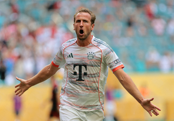 Bayern Munich's Harry Kane celebrates scoring his side's fourth goal at Hard Rock Stadium in Miami Gardens, Florida, on June 29. [REUTERS/YONHAP] 