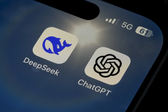 The icons for the smartphone apps DeepSeek and ChatGPT are seen on a smartphone screen on Jan. 28, 2025. [AP/YONHAP]